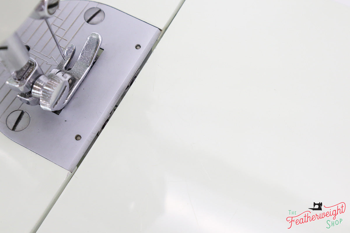 Singer Featherweight 221K Sewing Machine, WHITE EV991**