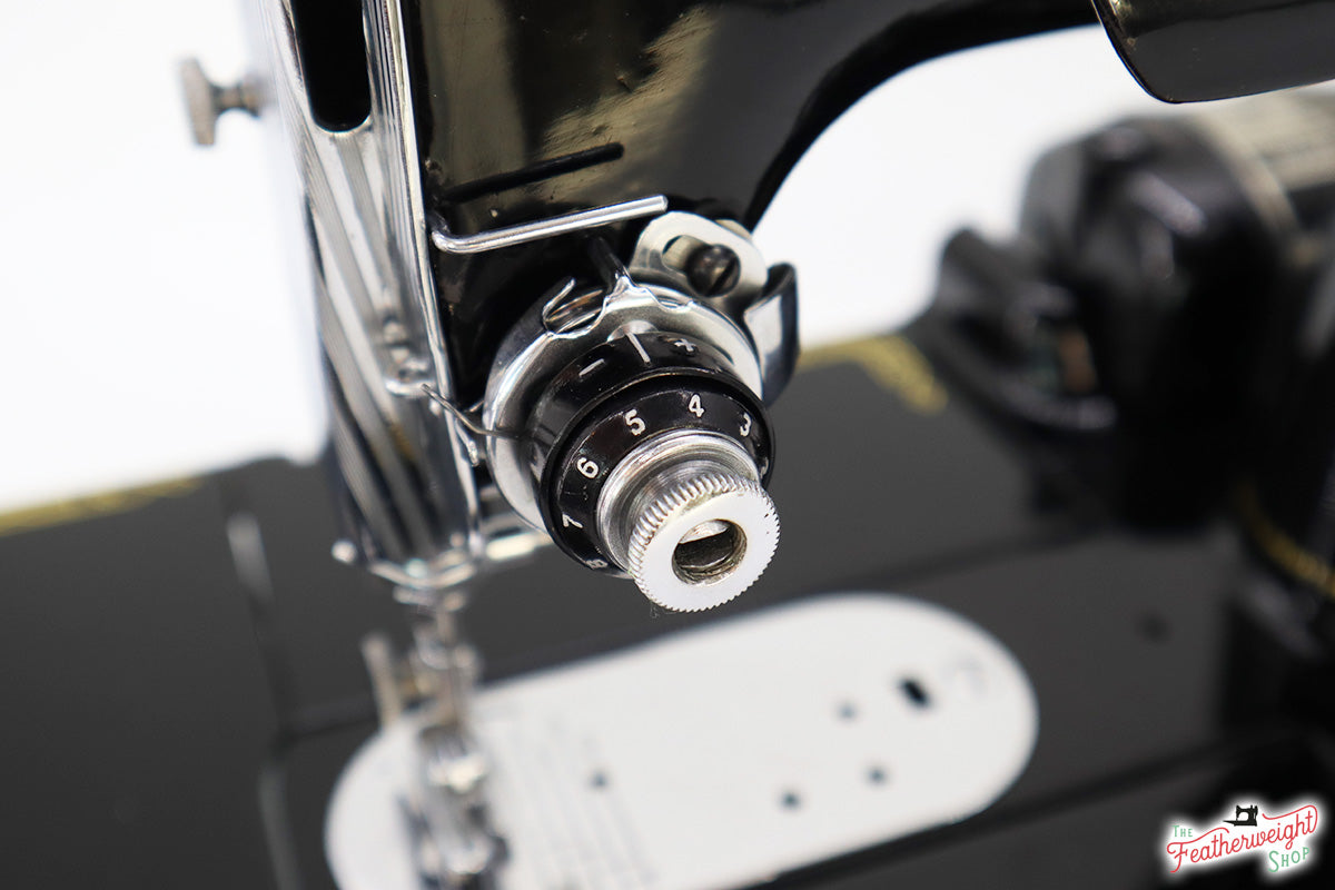 Singer Featherweight 222K Sewing Machine EJ910***