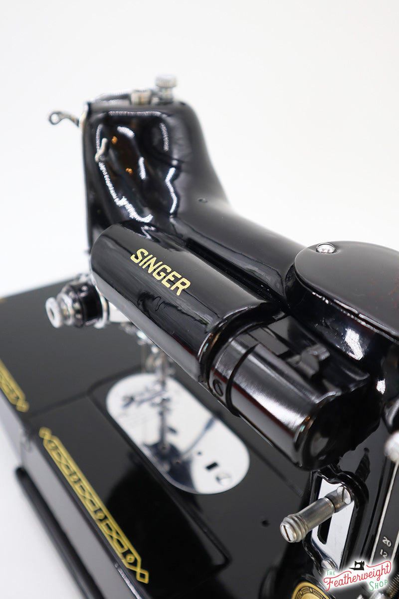 Singer Featherweight 222K Sewing Machine EJ910***
