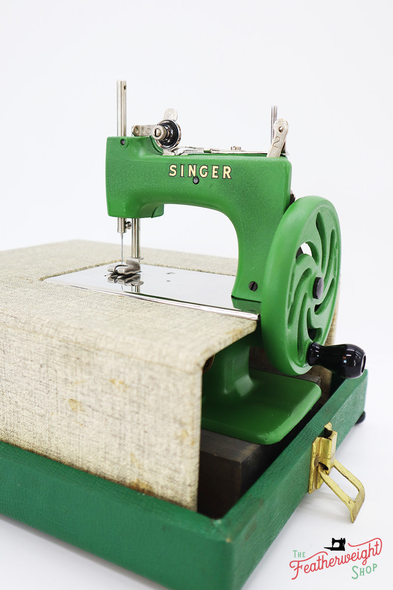 Singer Sewhandy Model 20 - Fully Restored in 'Peter Pan Green'