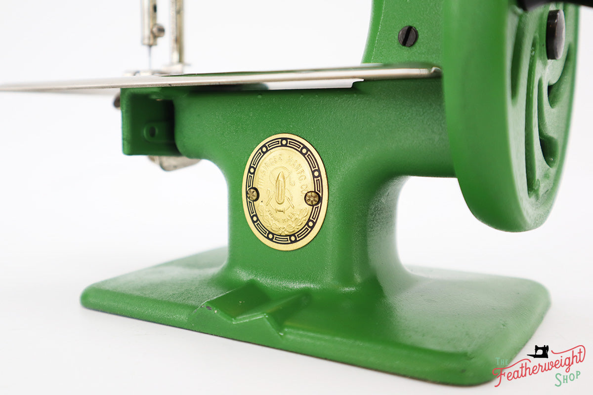 Singer Sewhandy Model 20 - Fully Restored in 'Peter Pan Green'