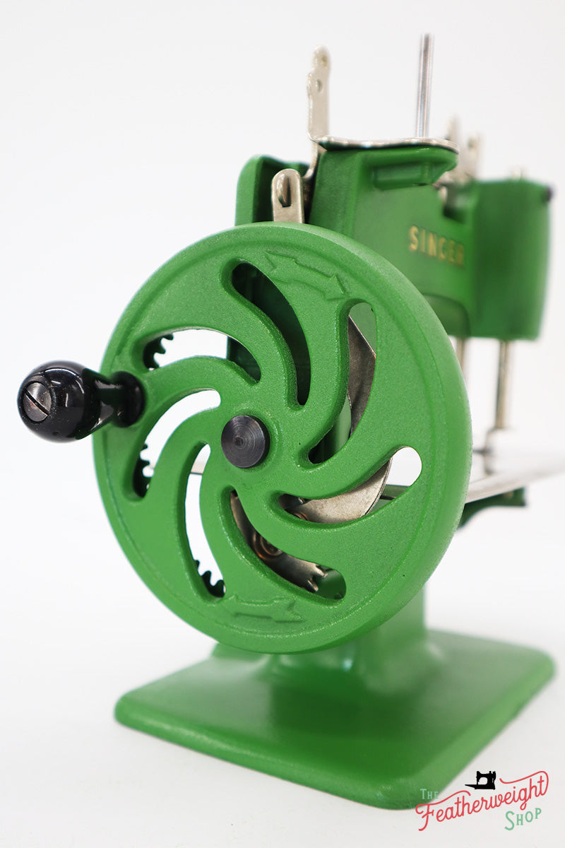 Singer Sewhandy Model 20 - Fully Restored in 'Peter Pan Green'