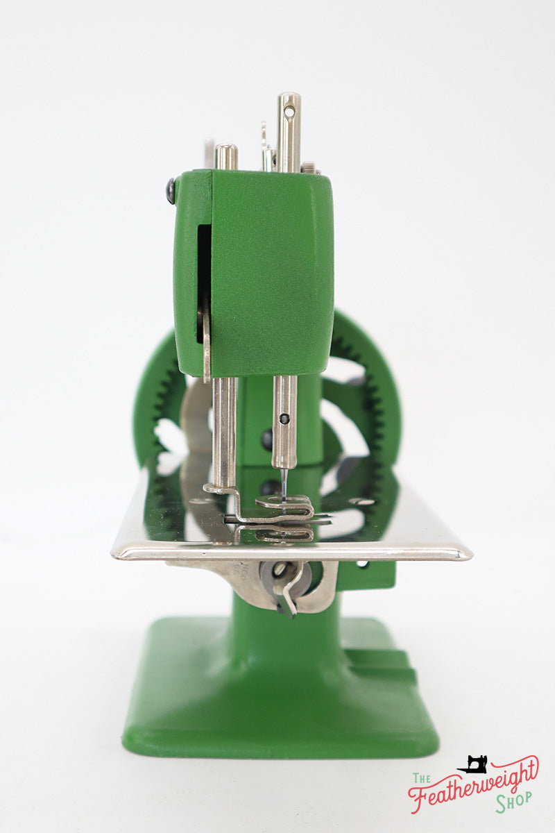 Singer Sewhandy Model 20 - Fully Restored in 'Peter Pan Green'