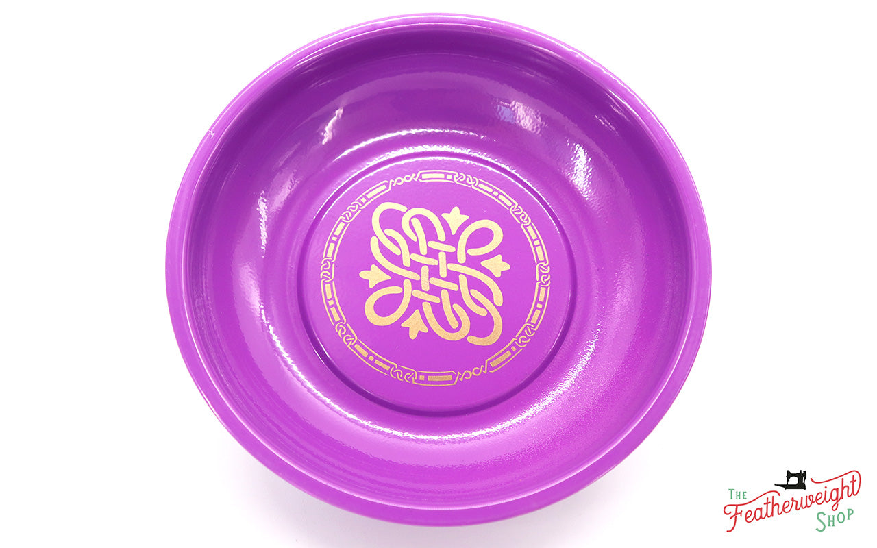Front of Singer magnetic dish