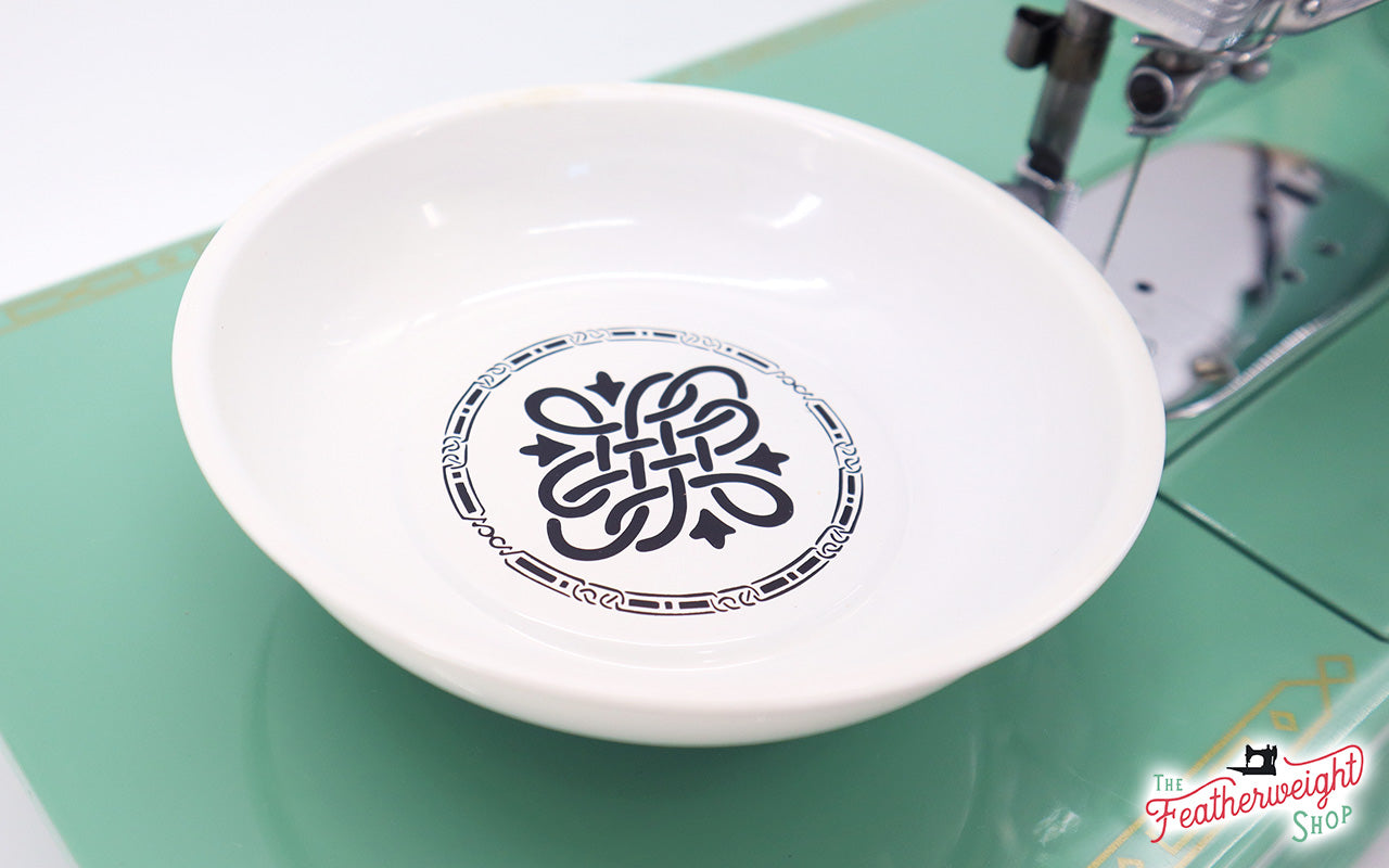 White Featherweight magnetic dish