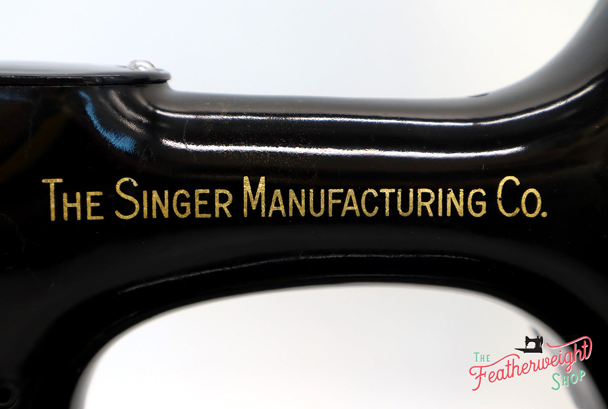 Singer Featherweight 221 Sewing machine, "First-Run" 1933 AD549***