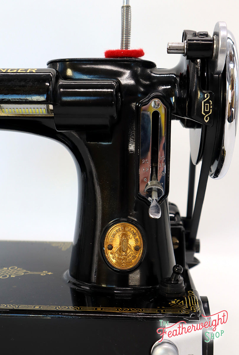 Singer Featherweight 221 Sewing machine, "First-Run" 1933 AD549***