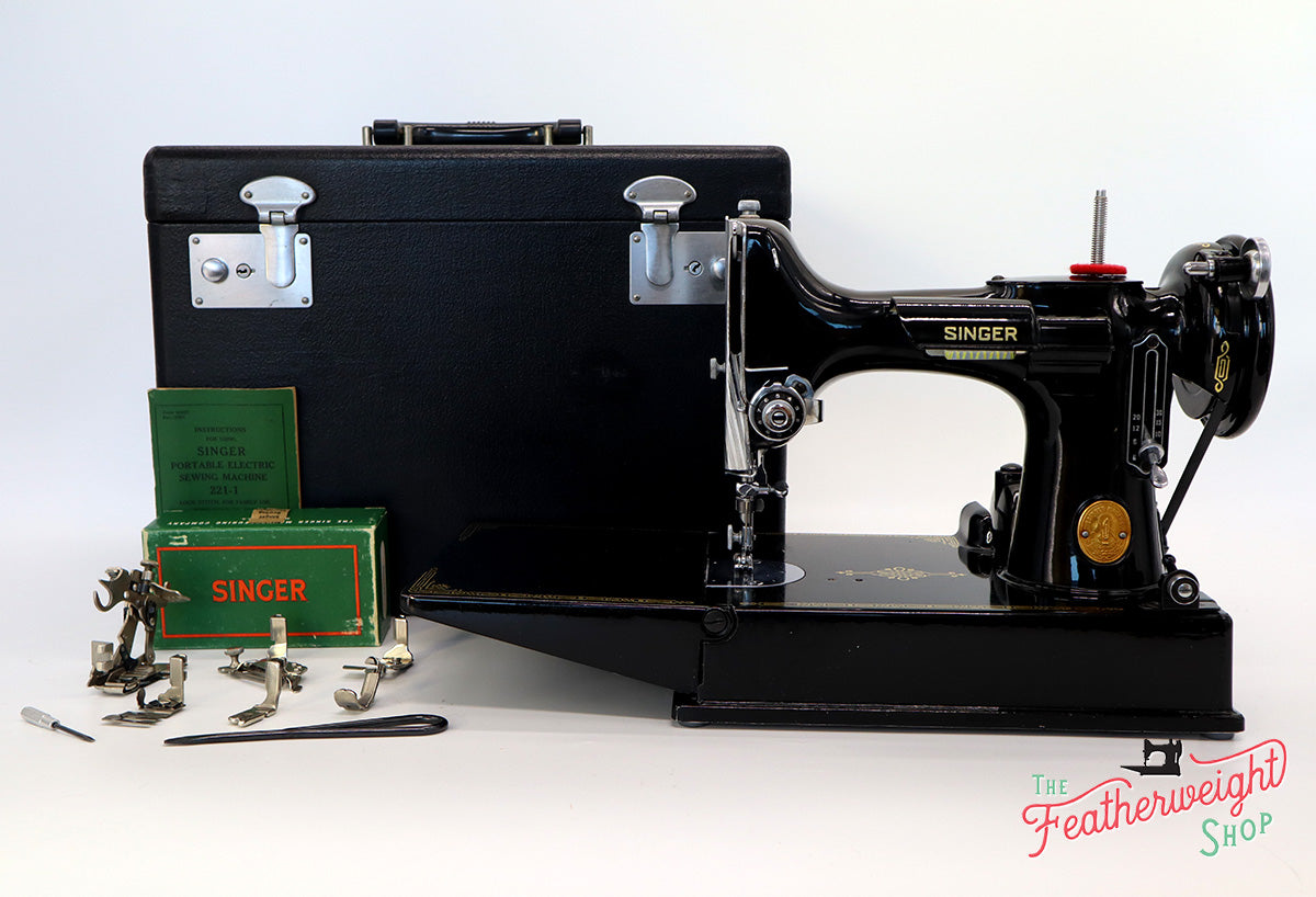 Singer Featherweight 221 Sewing Machine, AJ561***