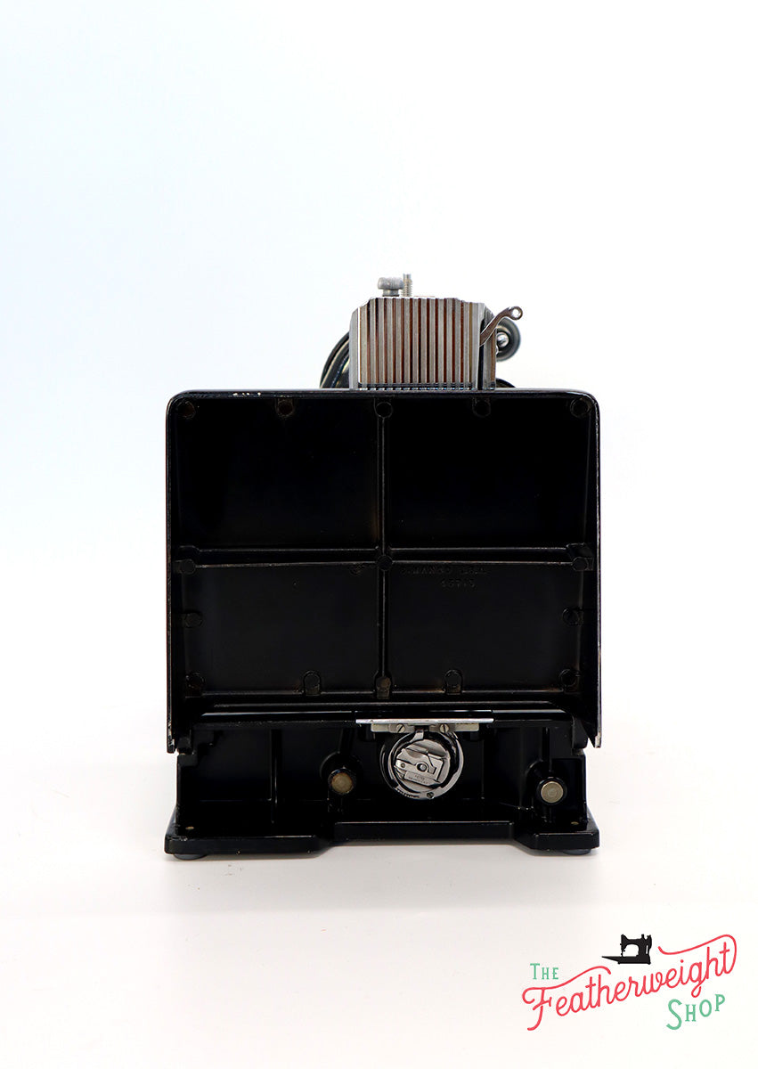 Singer Featherweight 221 Sewing Machine, AJ561***