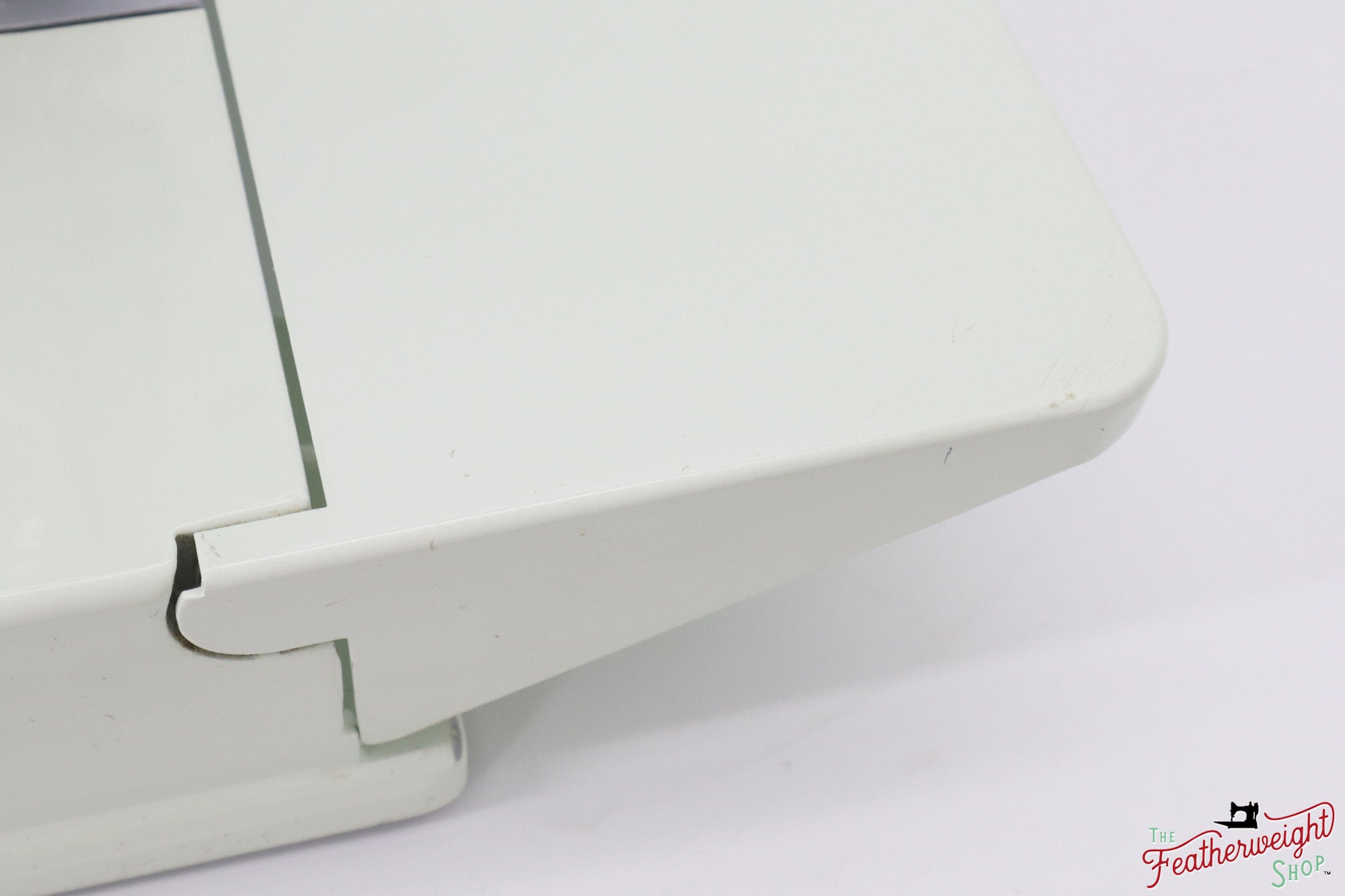 Singer Featherweight 221 Sewing Machine, WHITE - EV886***