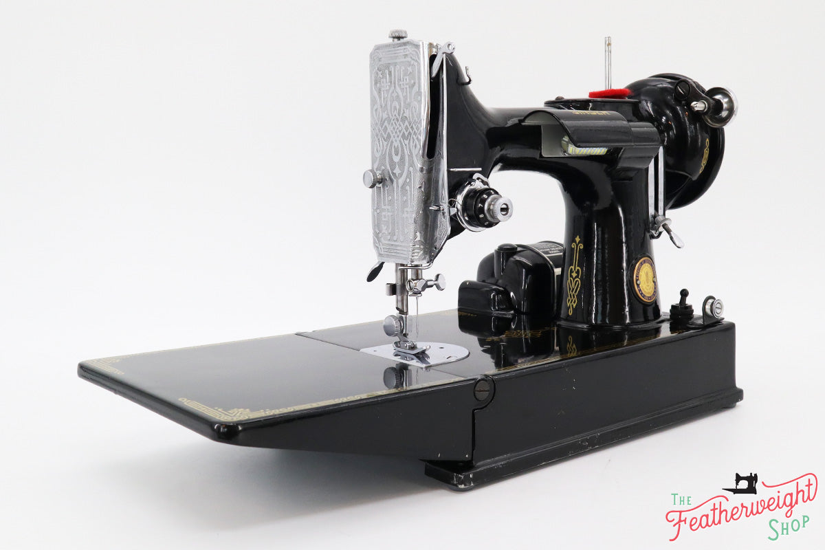 Singer Featherweight 221K Sewing Machine, Centennial! EF7077**
