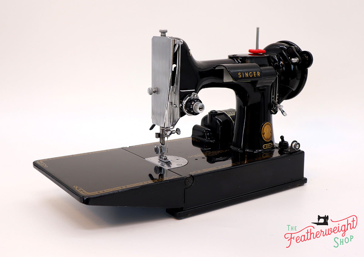 Singer Featherweight 221 Sewing Machine, AM693***