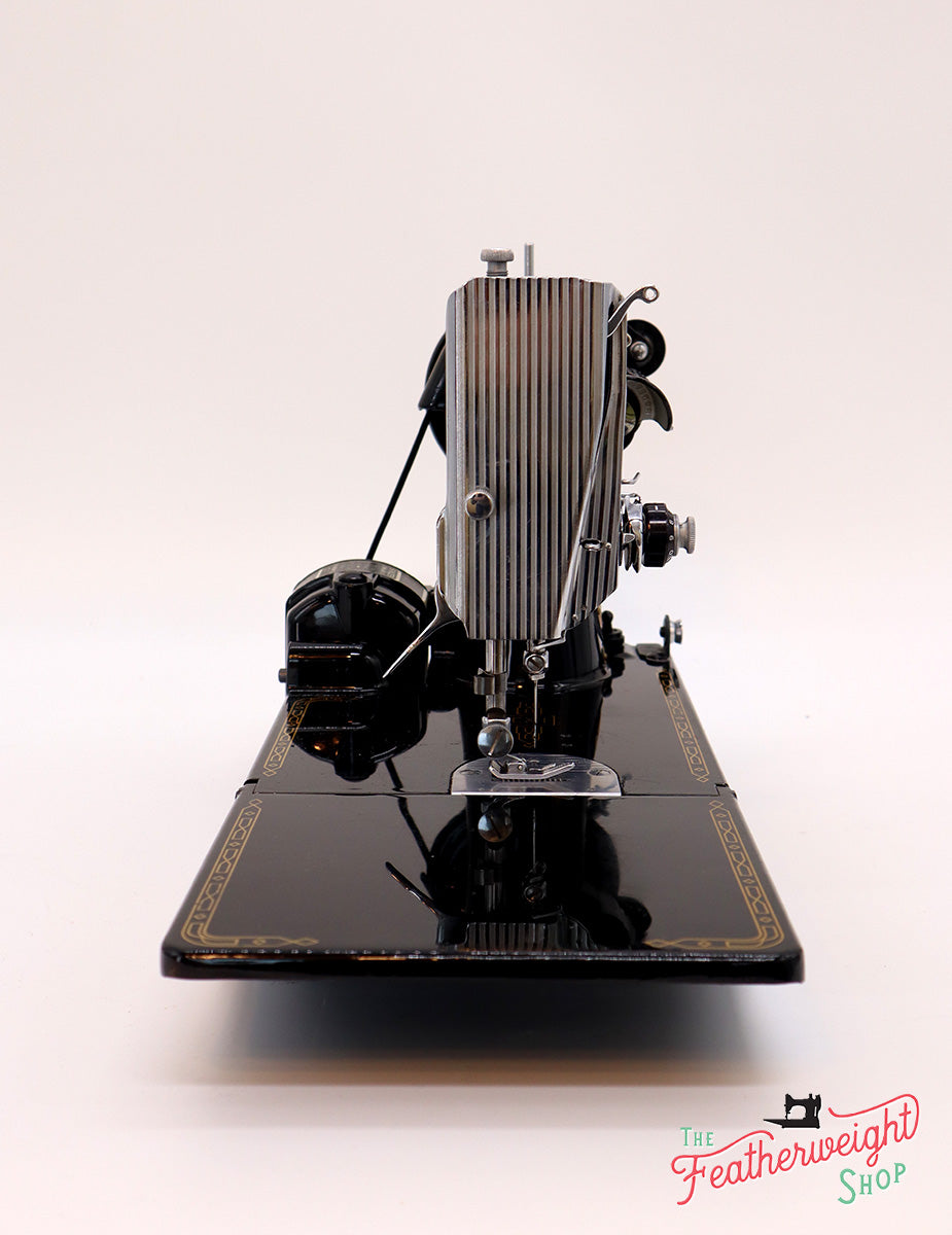 Singer Featherweight 221 Sewing Machine, AM693***