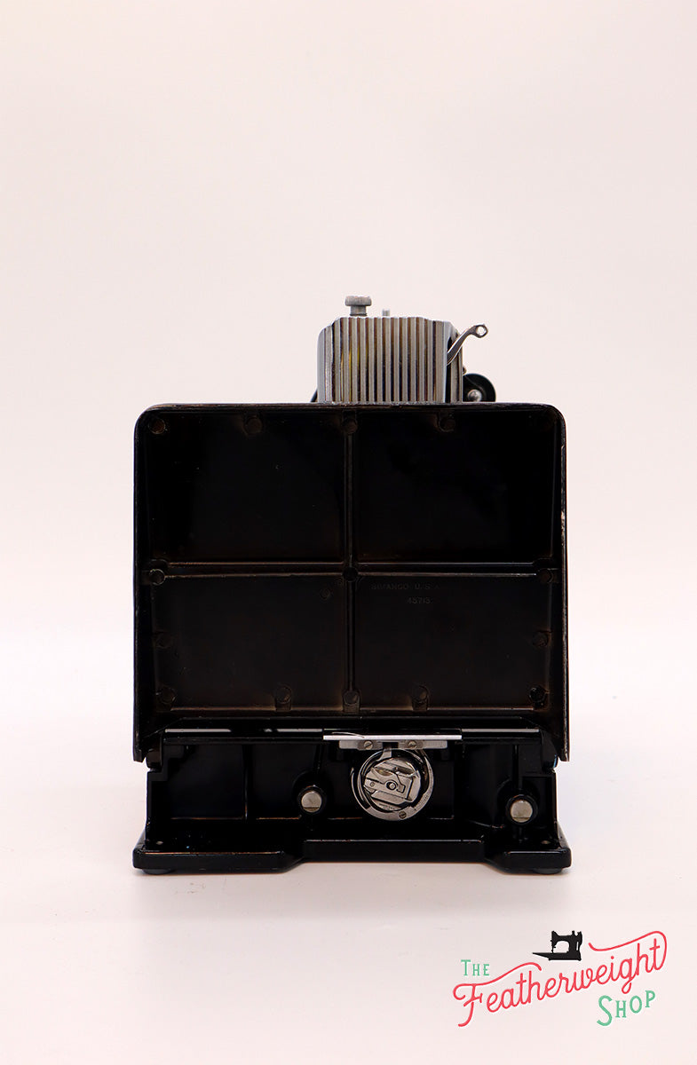 Singer Featherweight 221 Sewing Machine, AM693***