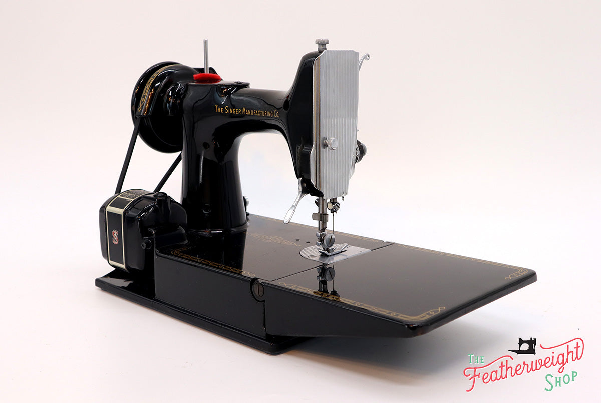 Singer Featherweight 221 Sewing Machine, AM693***