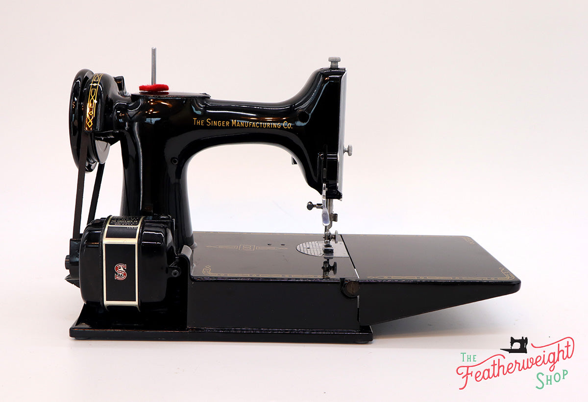 Singer Featherweight 221 Sewing Machine, AM693***