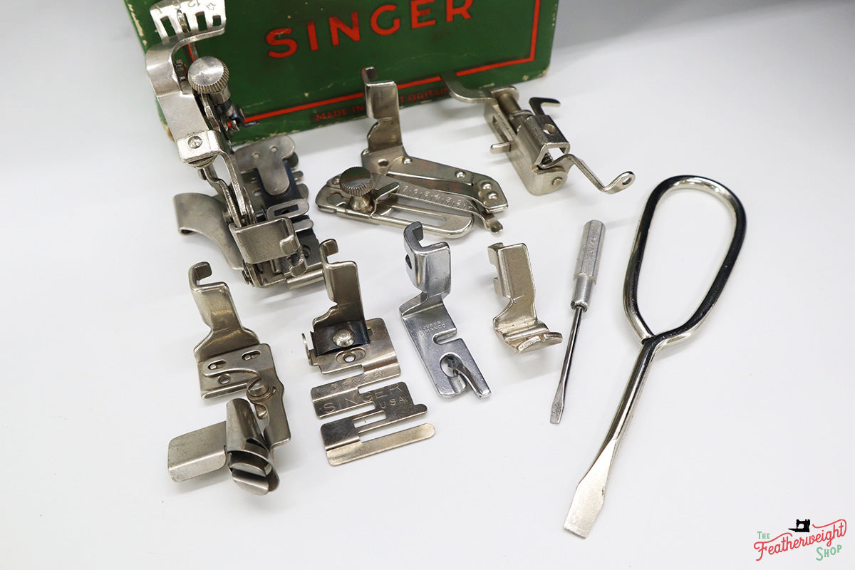 Singer Featherweight 222K Sewing Machine EK328***