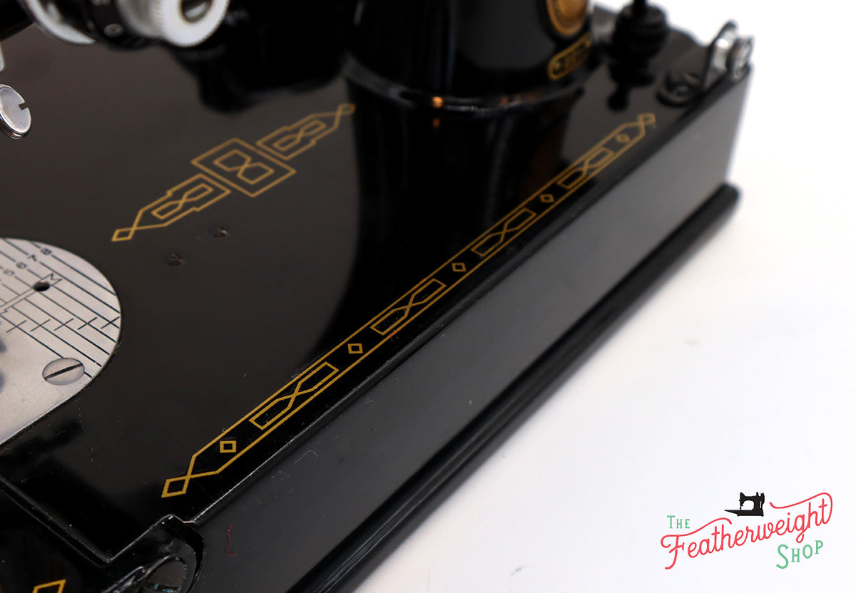 Singer Featherweight 221 Sewing Machine, AM693***