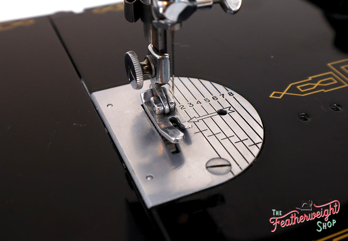 Singer Featherweight 221 Sewing Machine, AM693***