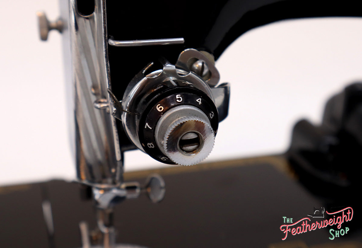 Singer Featherweight 221 Sewing Machine, AM693***