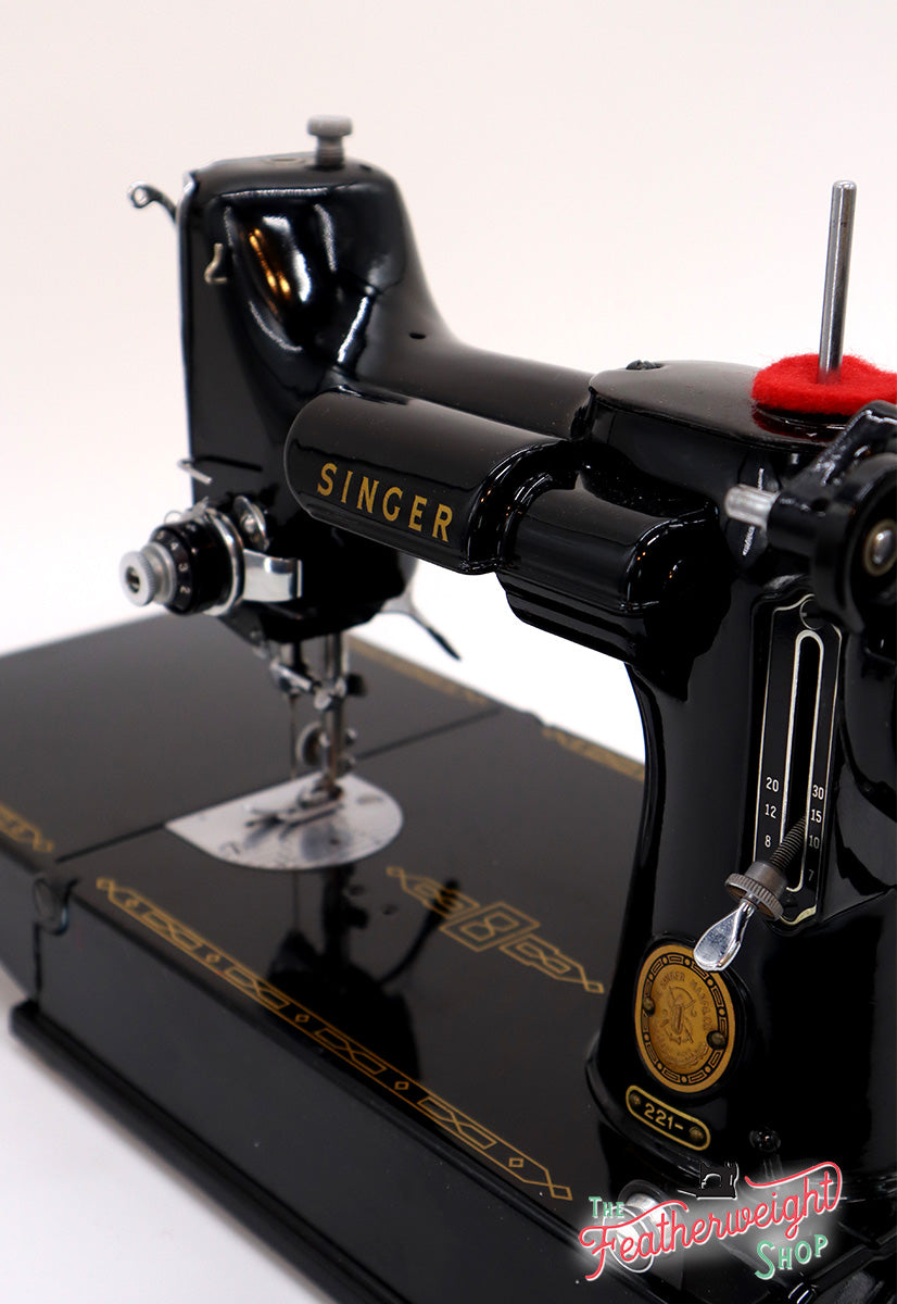 Singer Featherweight 221 Sewing Machine, AM693***