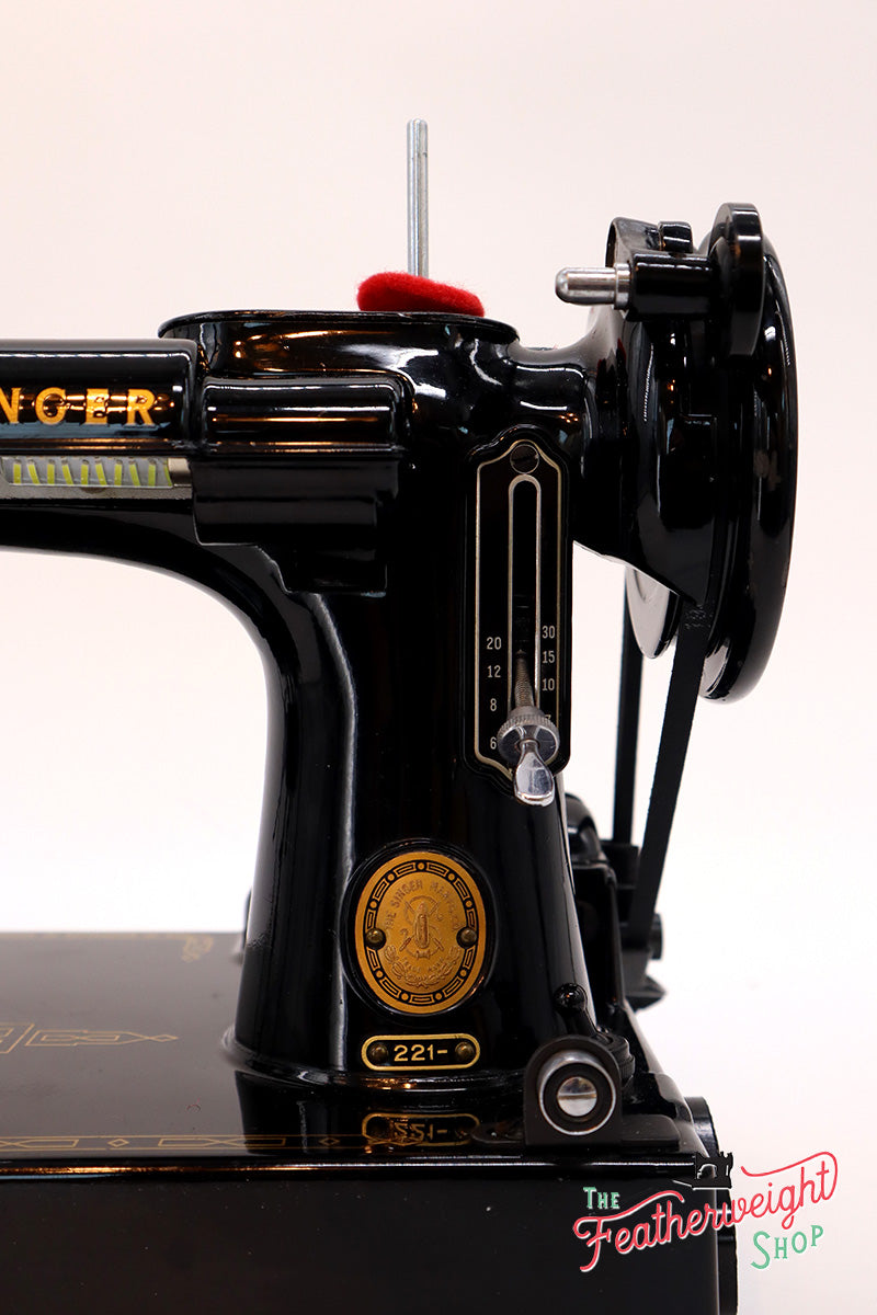 Singer Featherweight 221 Sewing Machine, AM693***