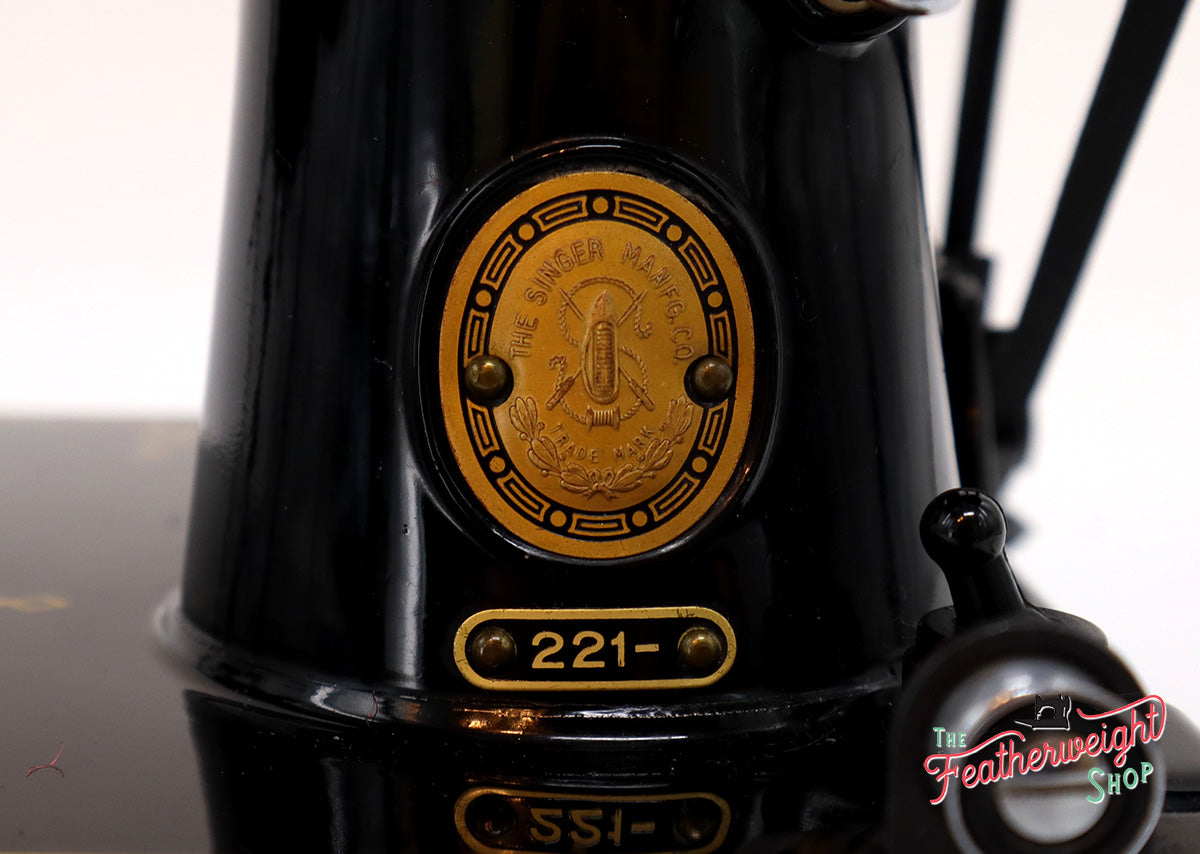 Singer Featherweight 221 Sewing Machine, AM693***