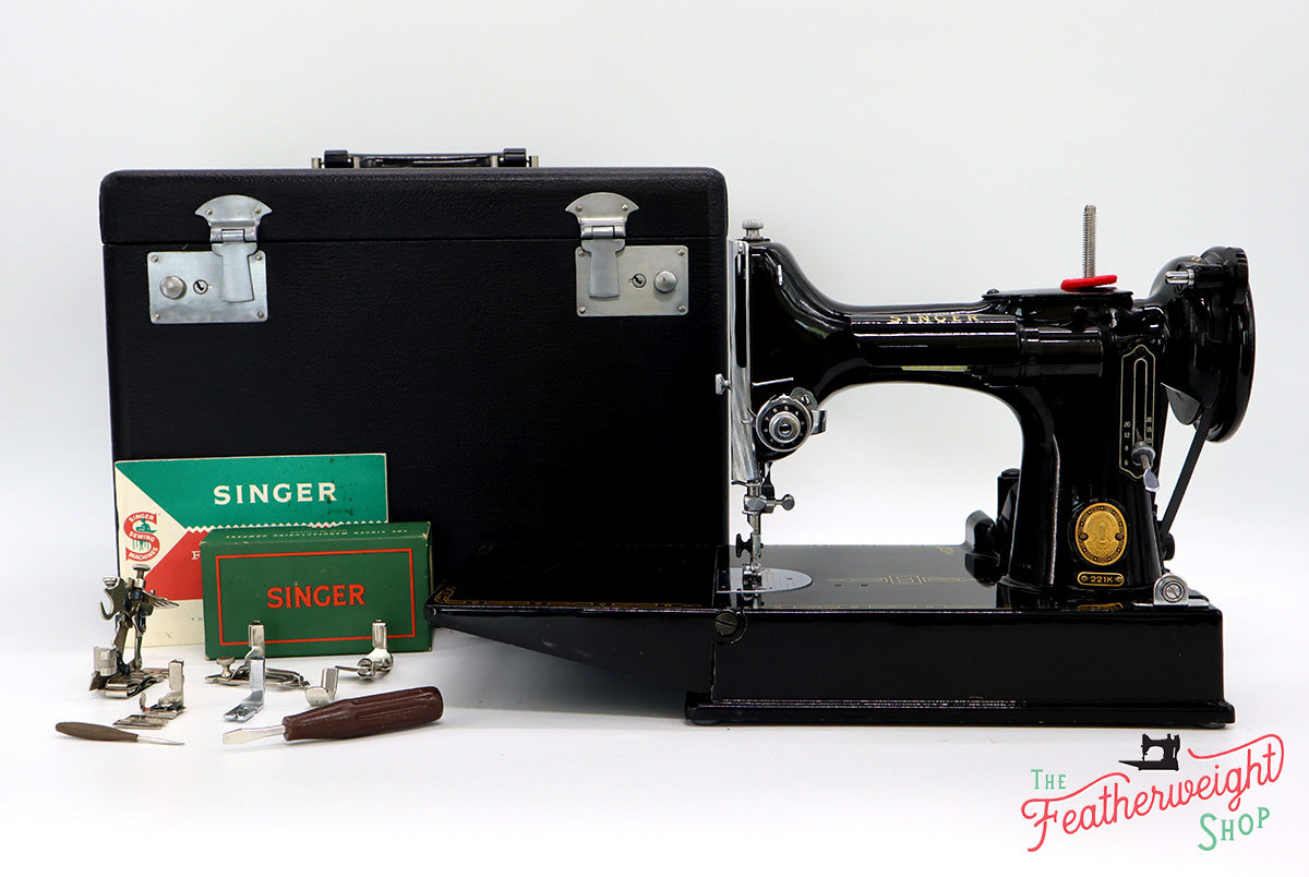 Singer Featherweight 221K Sewing Machine EM599***
