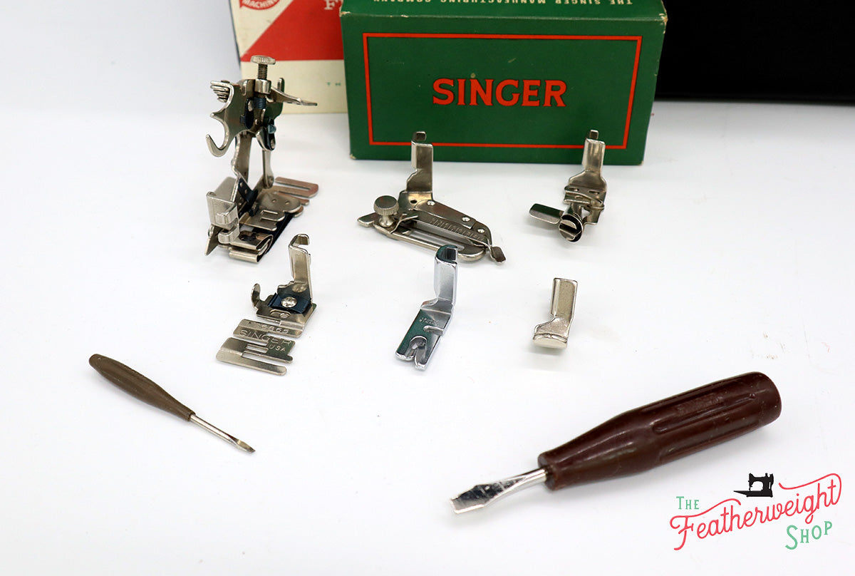 Singer Featherweight 221K Sewing Machine EM599***