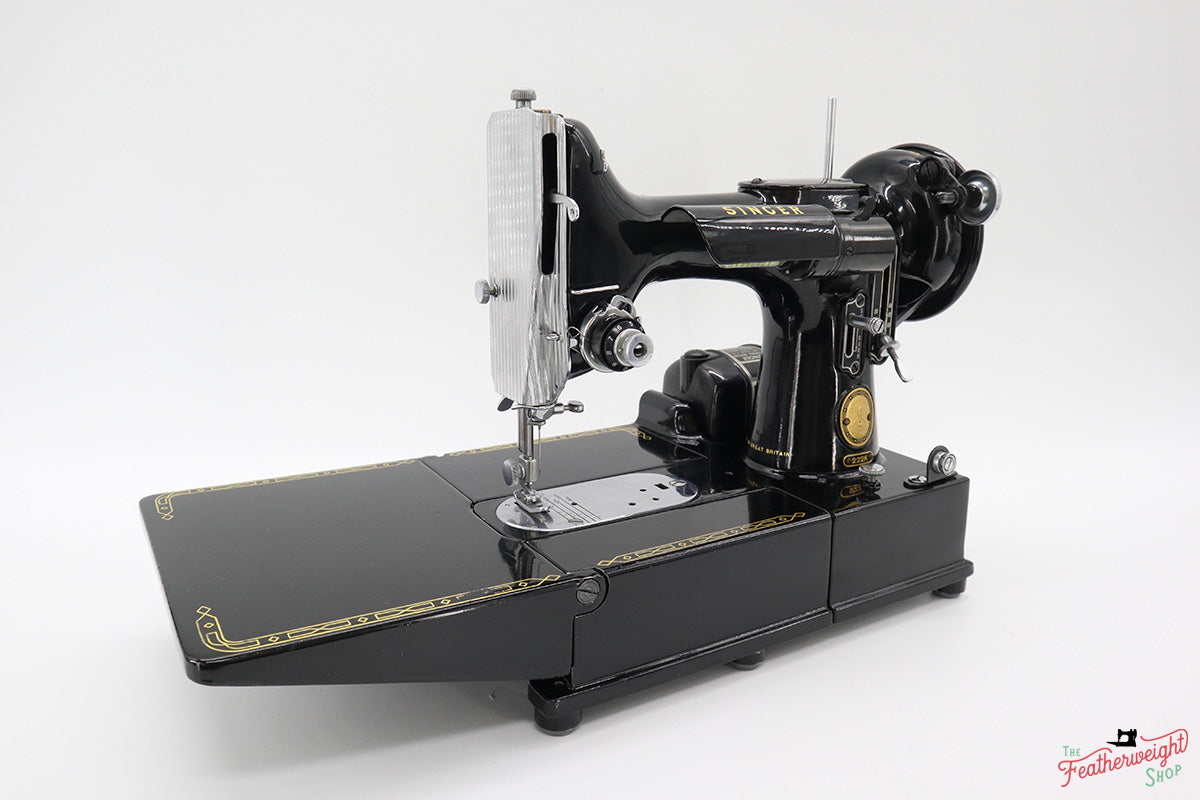 Singer Featherweight 222K Sewing Machine EL17684*