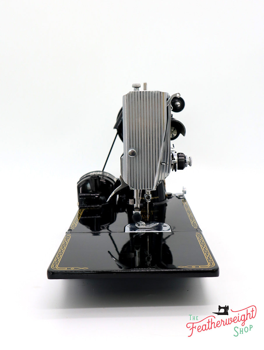 Singer Featherweight 221K Sewing Machine EM599***