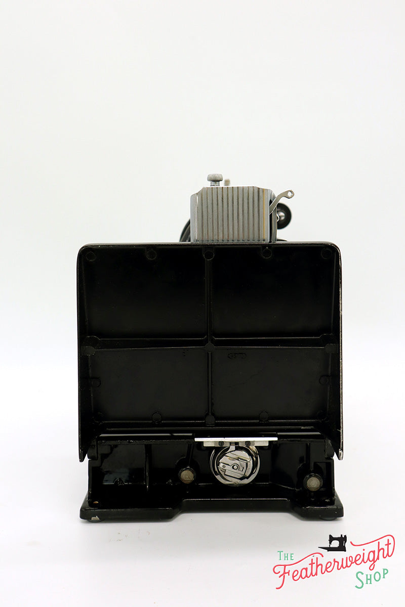 Singer Featherweight 221K Sewing Machine EM599***