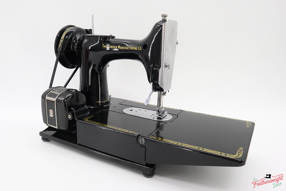 Singer Featherweight 222K Sewing Machine EL17684*