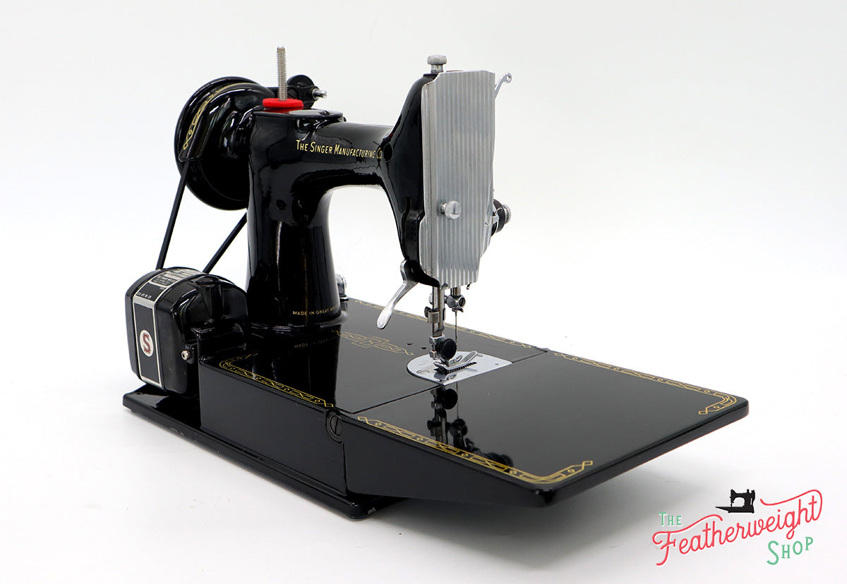 Singer Featherweight 221K Sewing Machine EM599***