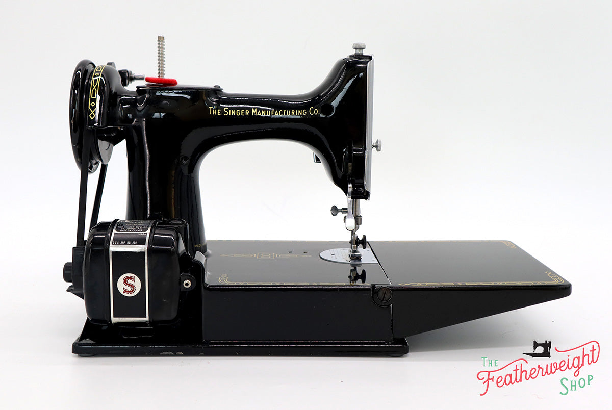Singer Featherweight 221K Sewing Machine EM599***