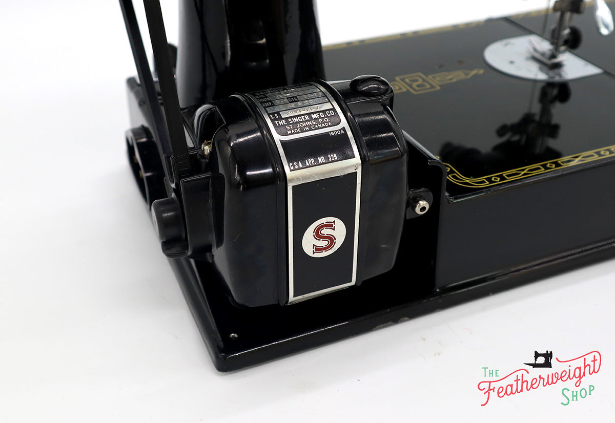 Singer Featherweight 221K Sewing Machine EM599***