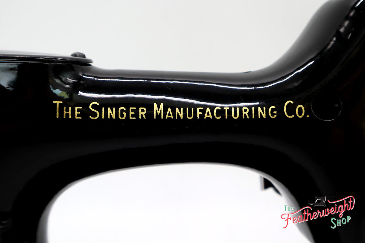 Singer Featherweight 221K Sewing Machine EM599***