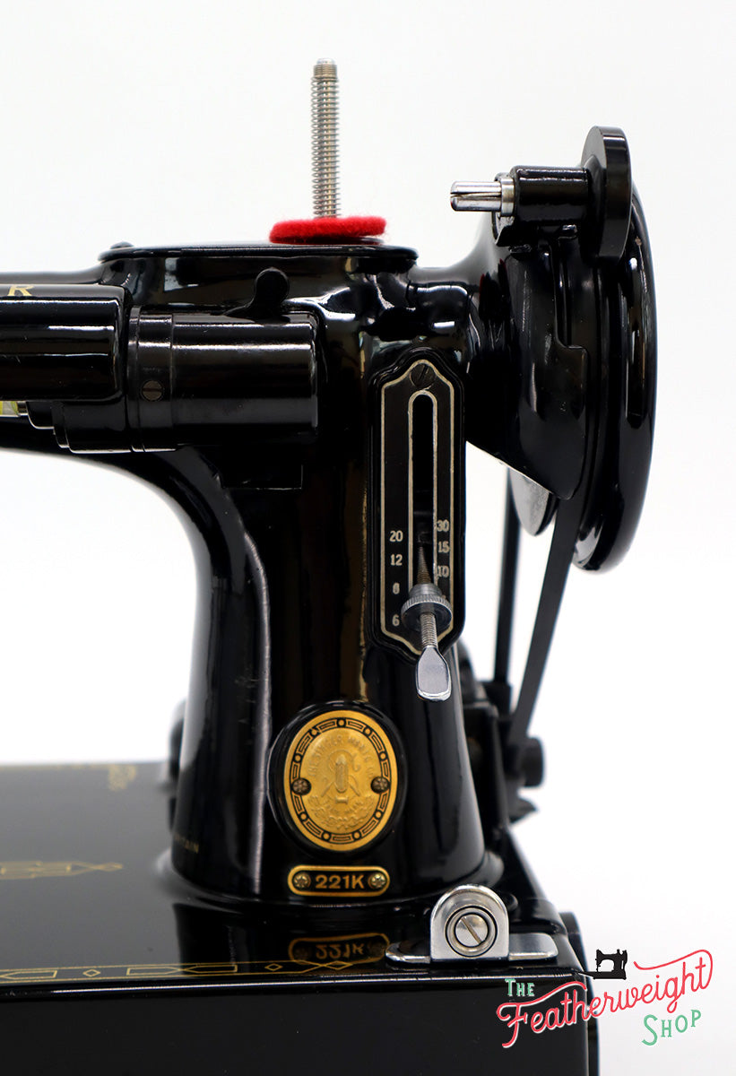 Singer Featherweight 221K Sewing Machine EM599***