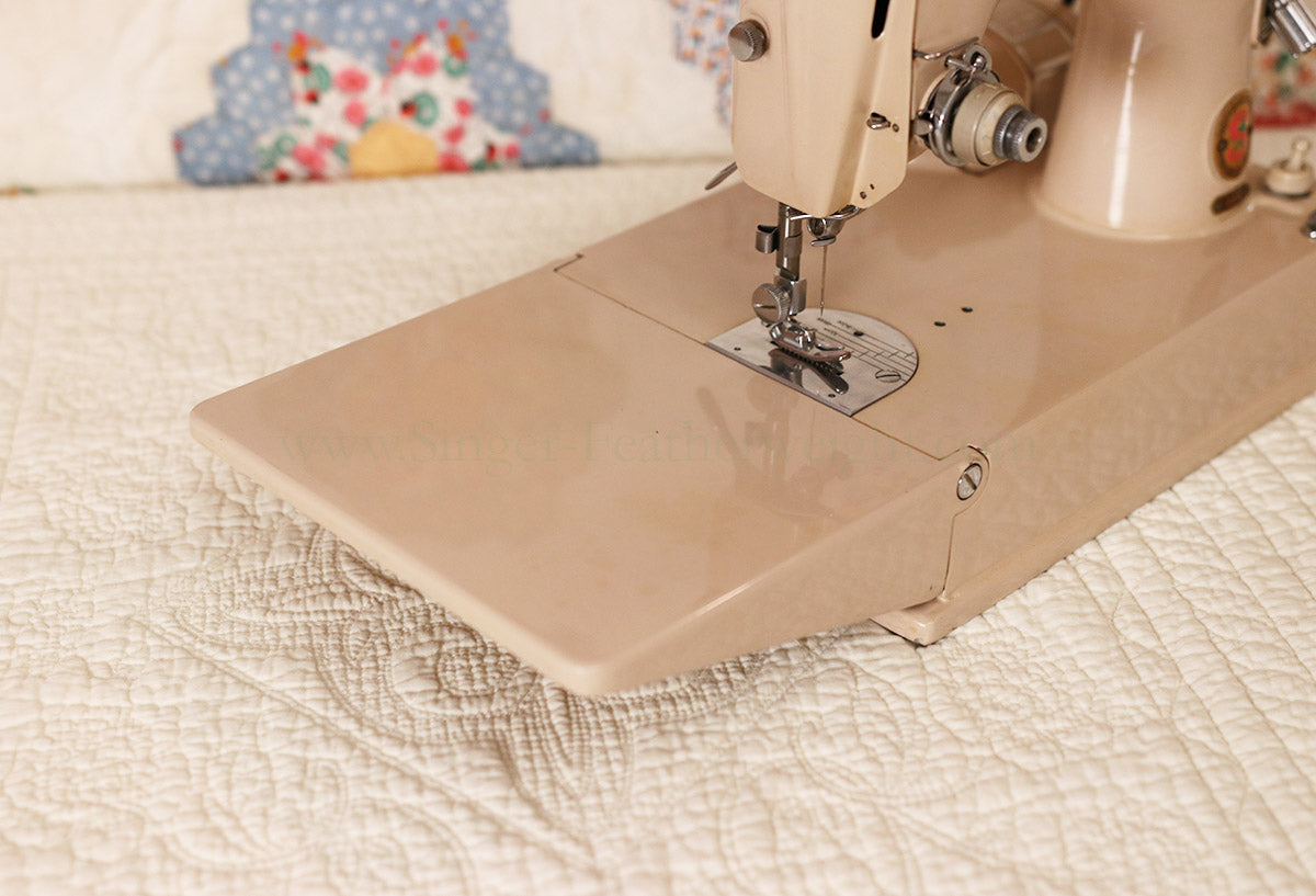 Singer Featherweight 221 Sewing Machine, TAN ES879***