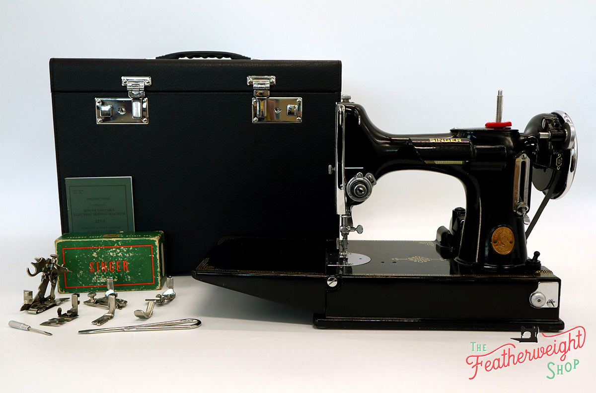 Singer Featherweight 221 Sewing machine, "First-Run" 1933 AD549***