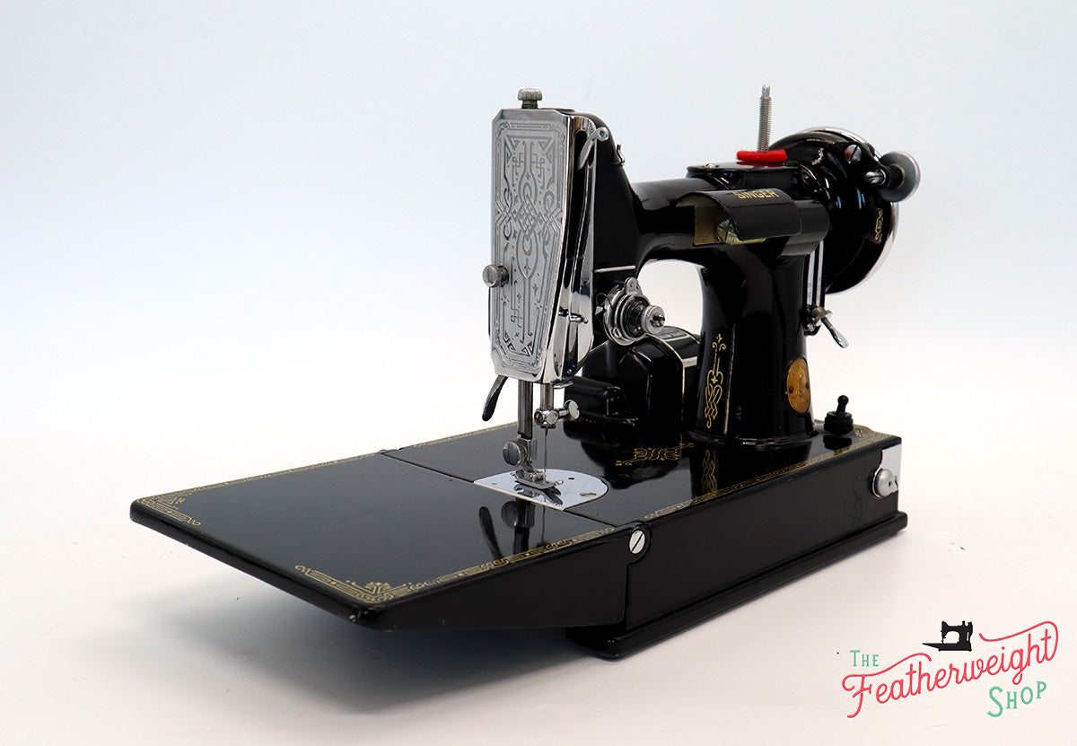 Singer Featherweight 221 Sewing machine, "First-Run" 1933 AD549***
