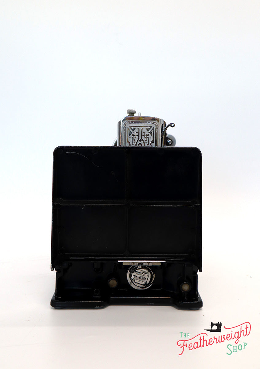 Singer Featherweight 221 Sewing machine, "First-Run" 1933 AD549***
