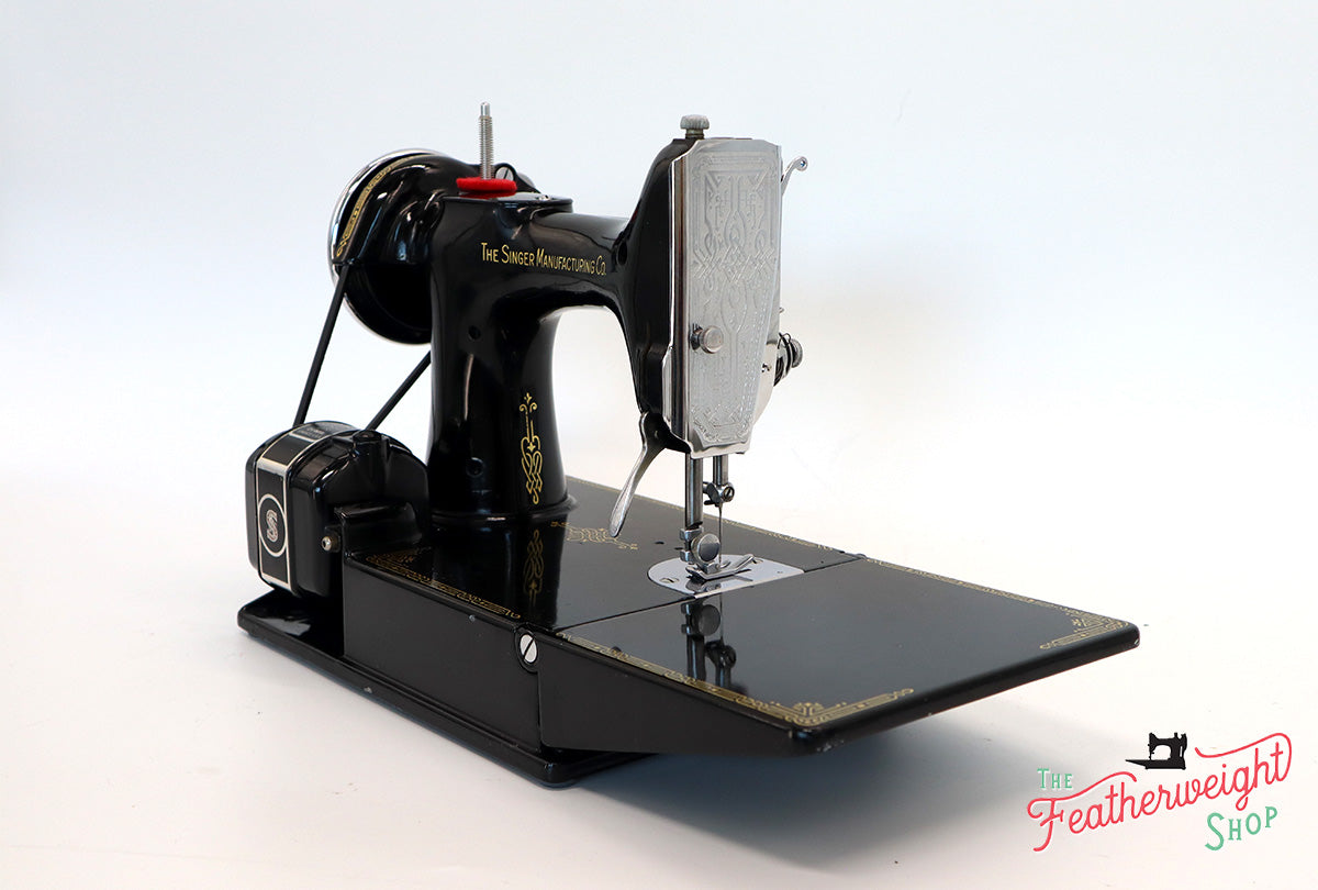 Singer Featherweight 221 Sewing machine, "First-Run" 1933 AD549***