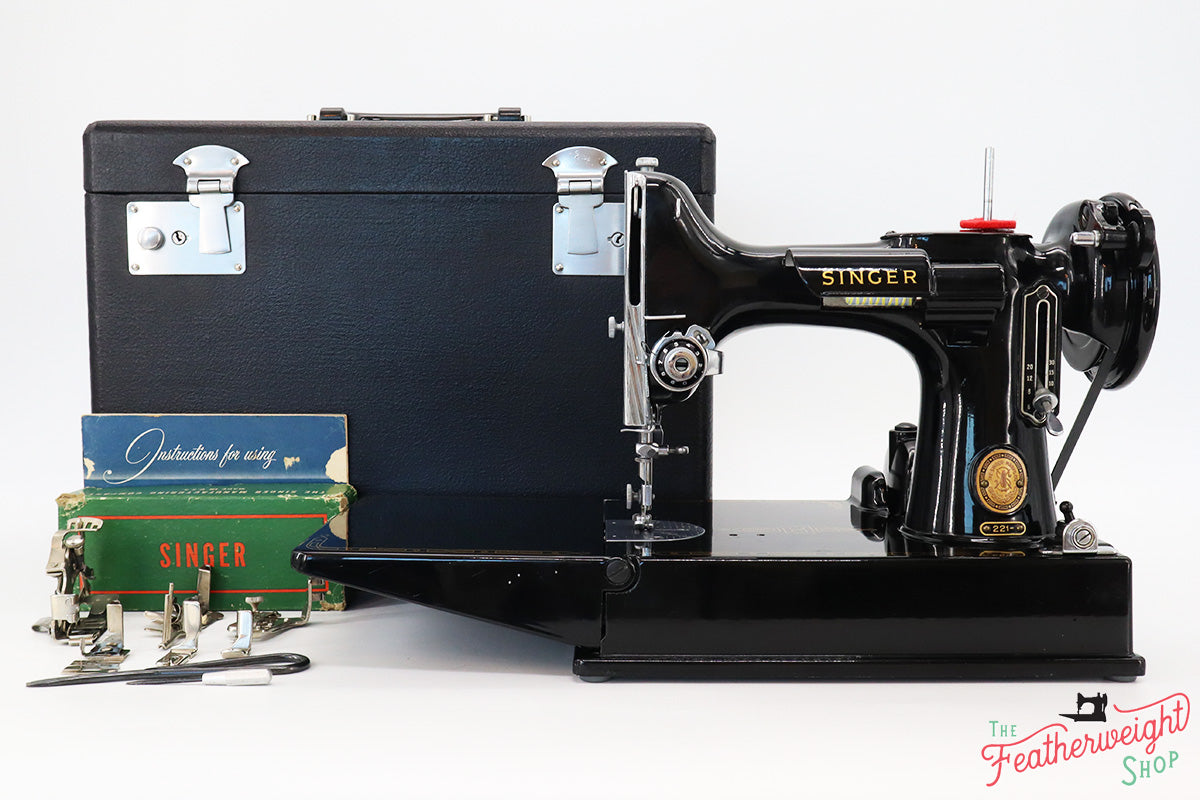 Singer Featherweight 221 Sewing Machine, AM688*** – The