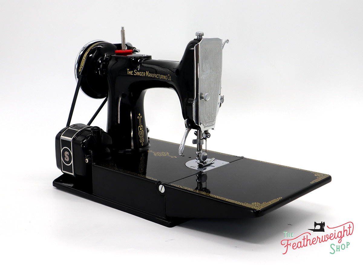 Singer Featherweight 221 Sewing Machine, AE220***