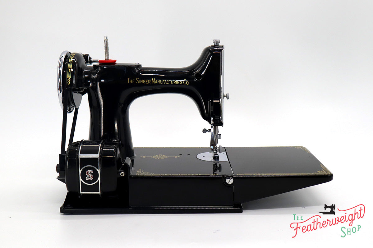 Singer Featherweight 221 Sewing Machine, AE220***