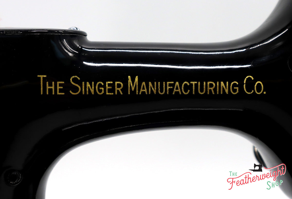 Singer Featherweight 221 Sewing Machine, AE220***