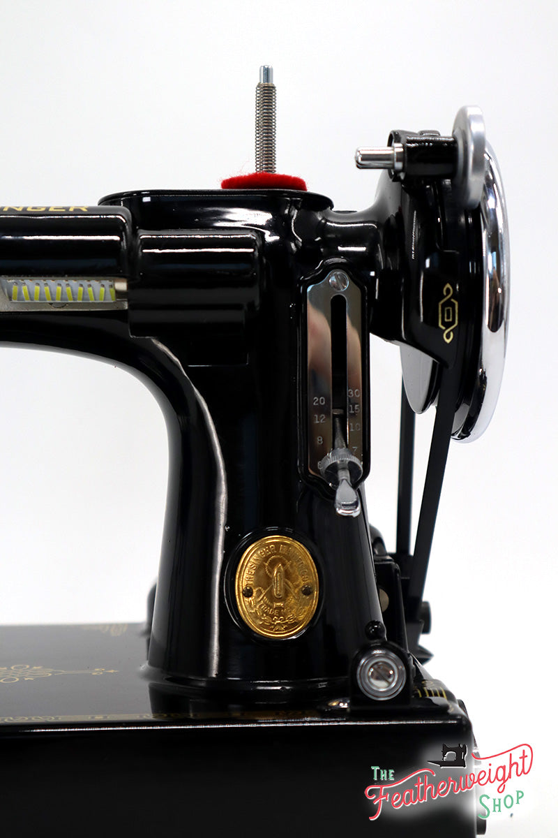 Singer Featherweight 221 Sewing Machine, AE220***