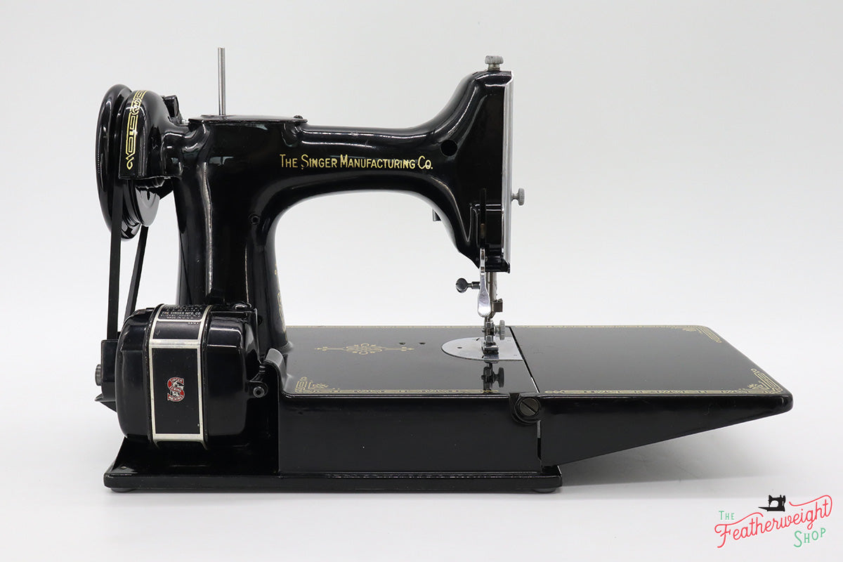 Singer Featherweight 221 Sewing Machine, AJ212***