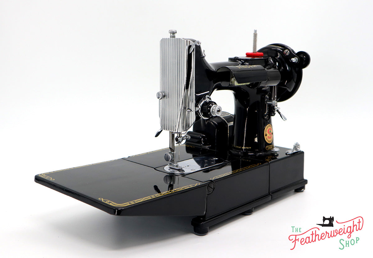 Singer Featherweight 222K Sewing Machine, RED "S" ER0244**